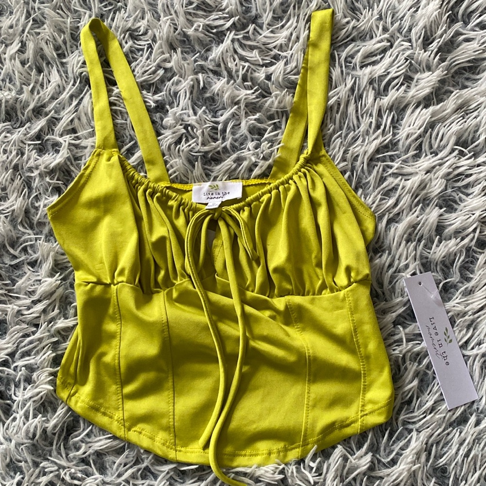 Live in the moment cropped green tank size M new with tags